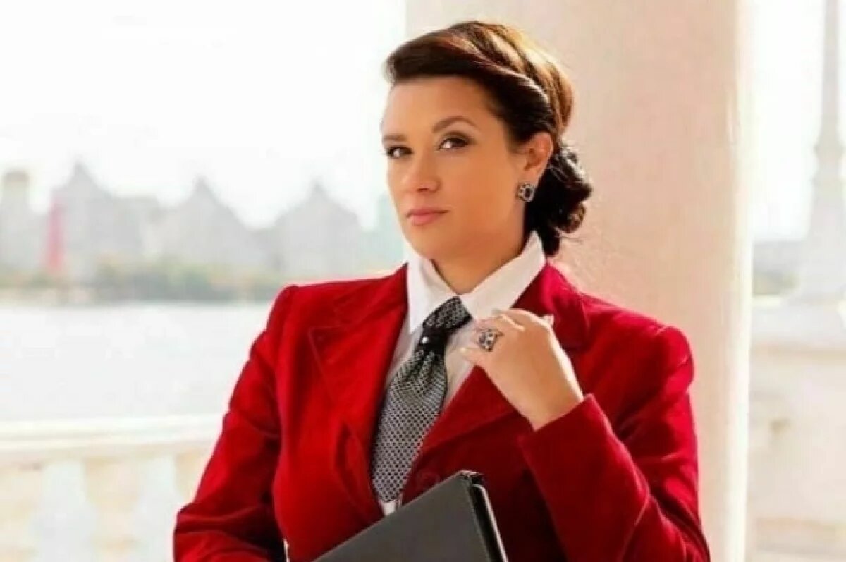    Дарите женщинам цветы.