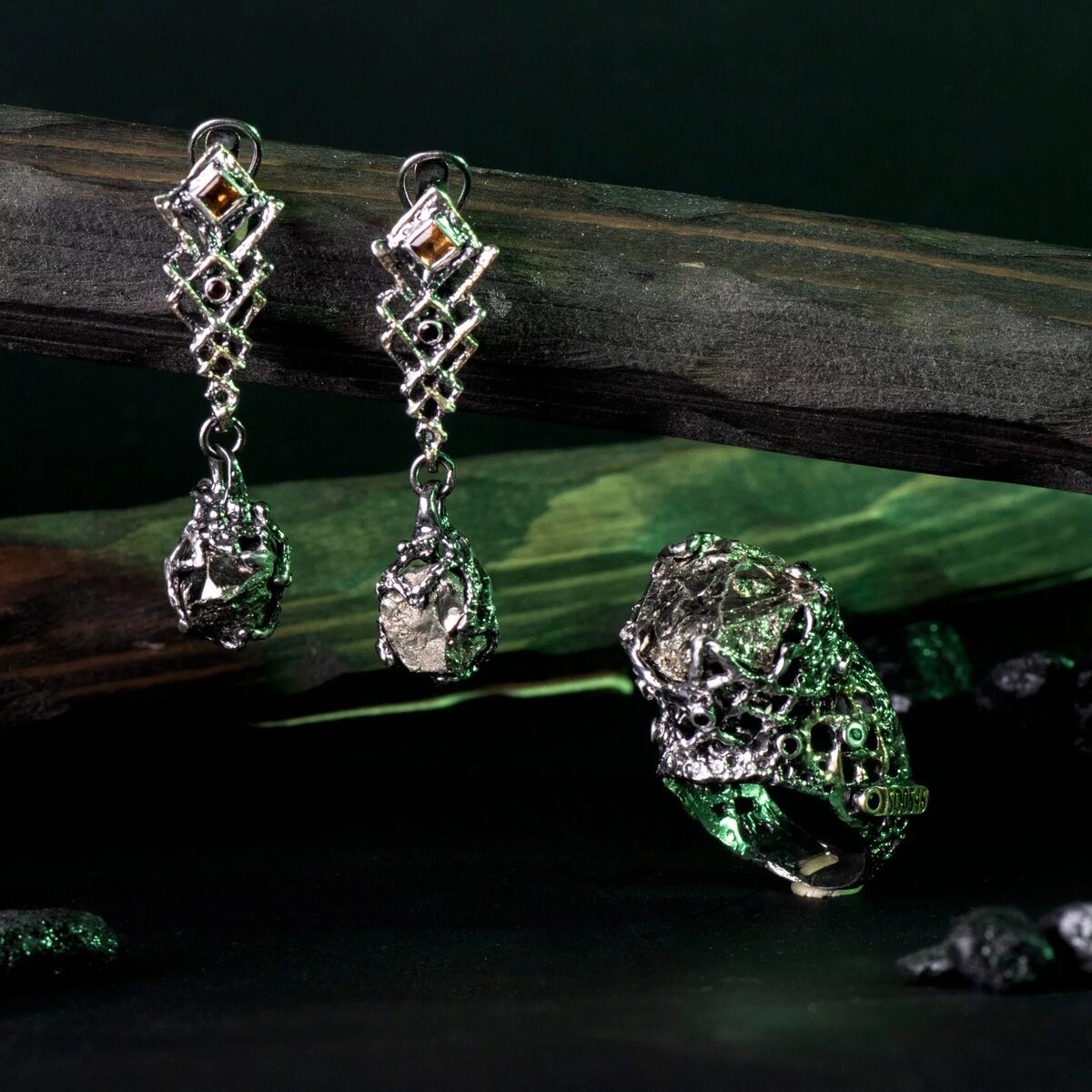 Викинги, основная вставка — пирит