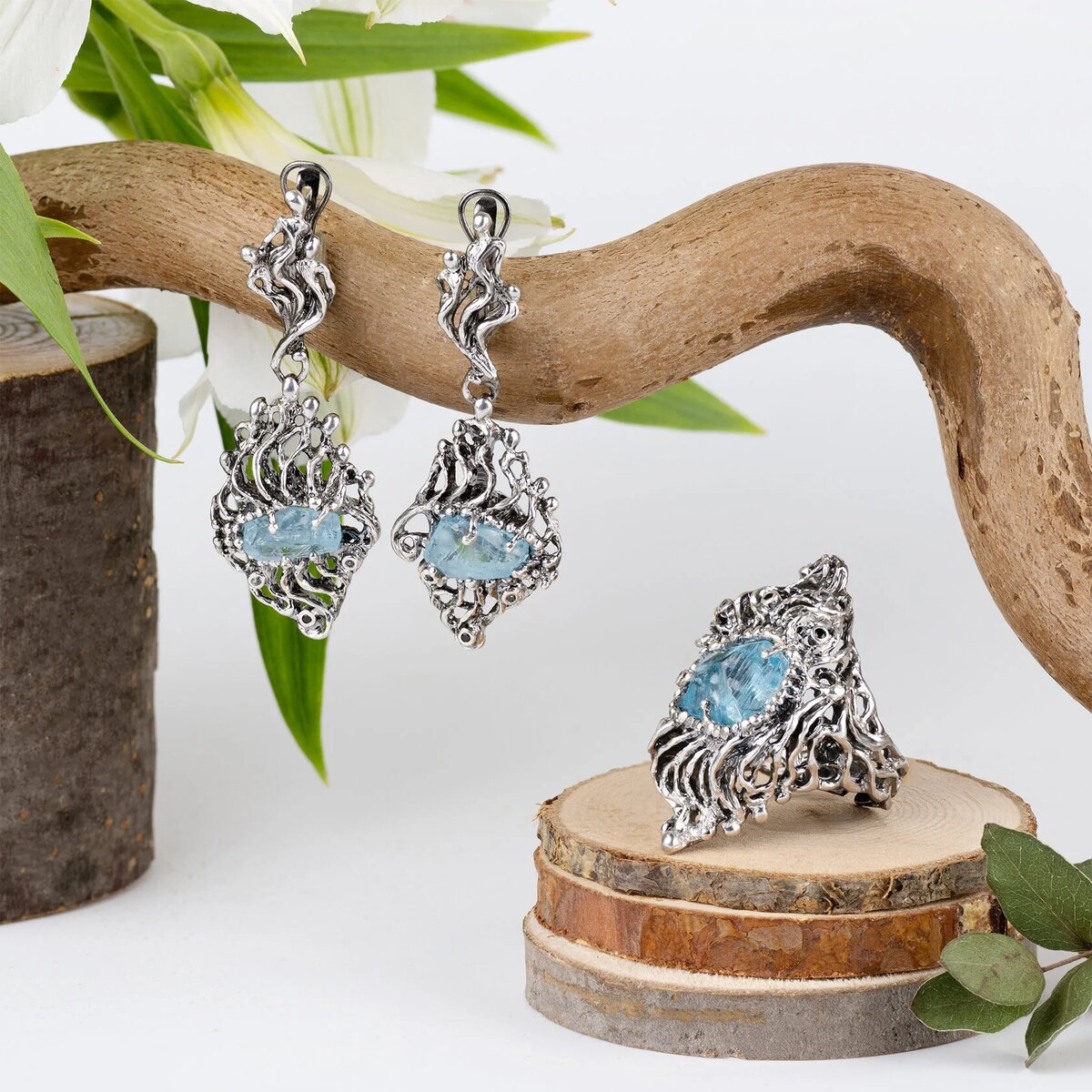 Взгляд из глубины, основная вставка — голубой топаз