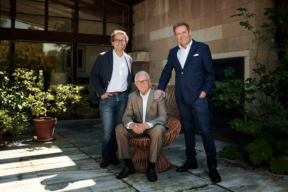 Потомки основателя компании Christian Fischbacher: Кристиан Фишбахер V со своими сыновьями - Кристианом VI и Михаэлем 