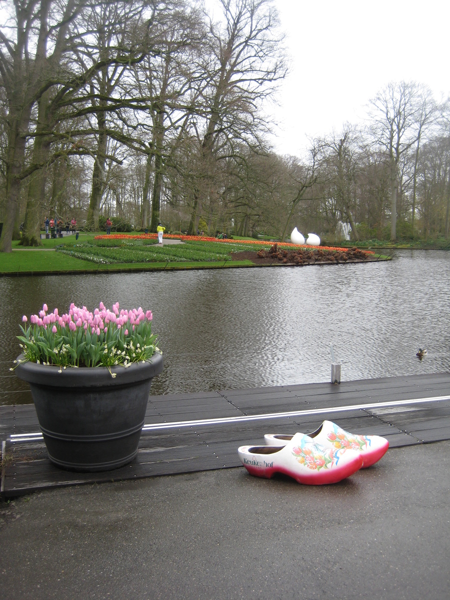 Какая же Голландия без кломпов?