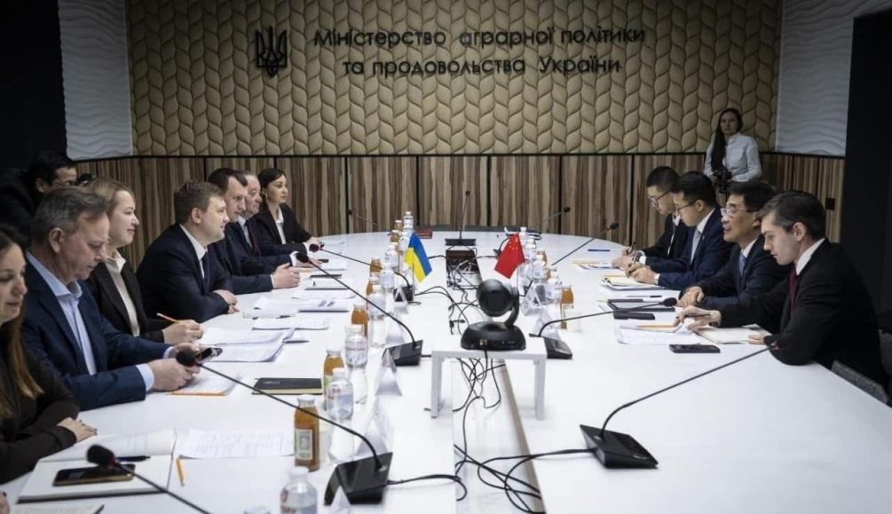    Церемония подписания соглашения между КНР и Украиной по расширению сотрудничества в сфере поставок продукции агропромышленного комплекса.
