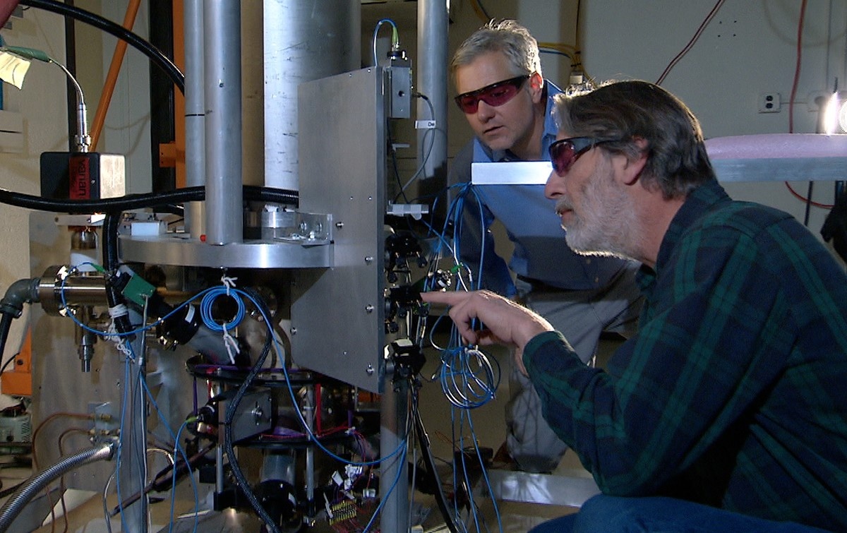 Wikimedia Commons📷Американские ученые с атомными часами