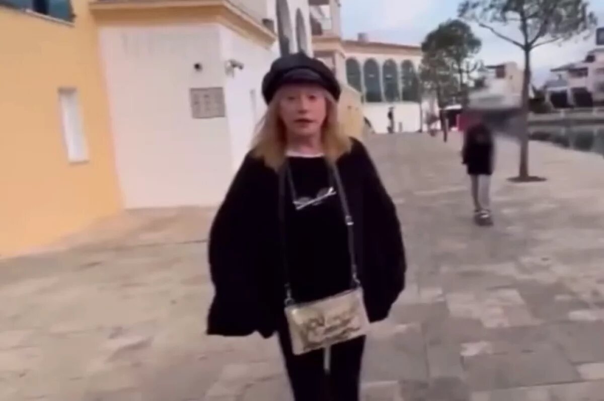    Пугачева накинулась на российских журналистов на Кипре