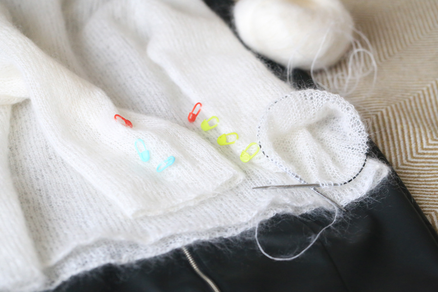 Маркеры стоят на расстоянии 10 рядов. Спицы 3,5