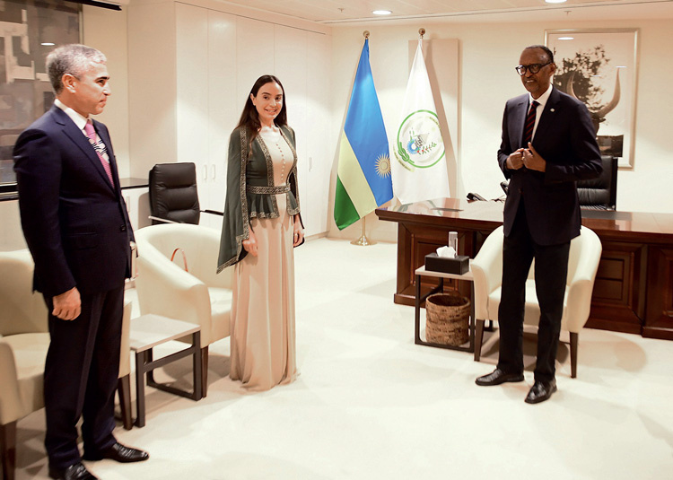 Вице-президент Фонда Гейдара Алиева Лейла Алиева, исполнительный директор Фонда Анар Алакбаров и Президент Республики Руанда Поль Кагаме. Фото: Azertag