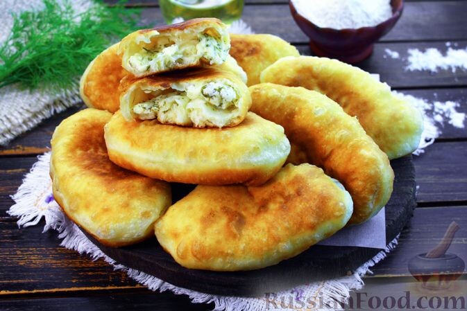 кефир, яйцо, масло растительное, мука, разрыхлитель, сахар, творог, зелень укропа, соль