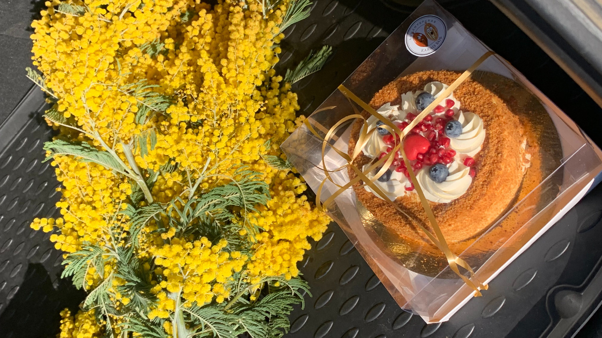 Готовимся праздновать 8 Марта: мимиза и тортик "Медовик". Фото автора канала