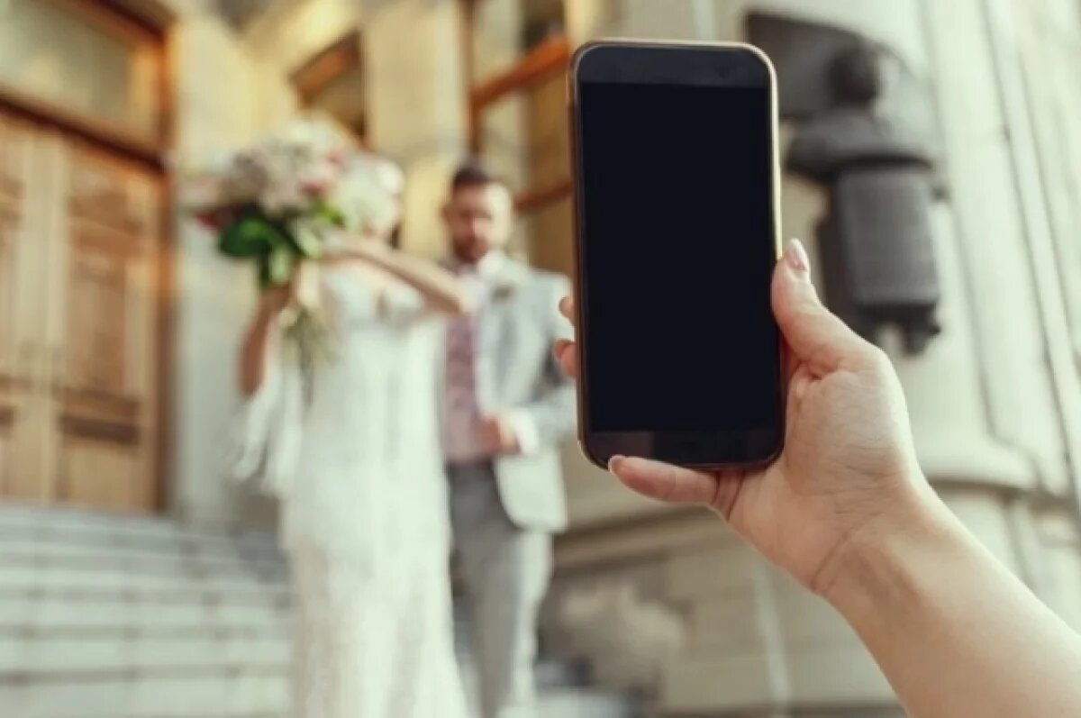    За прошедшую неделю в Саратовской области заключили брак около двухсот пар