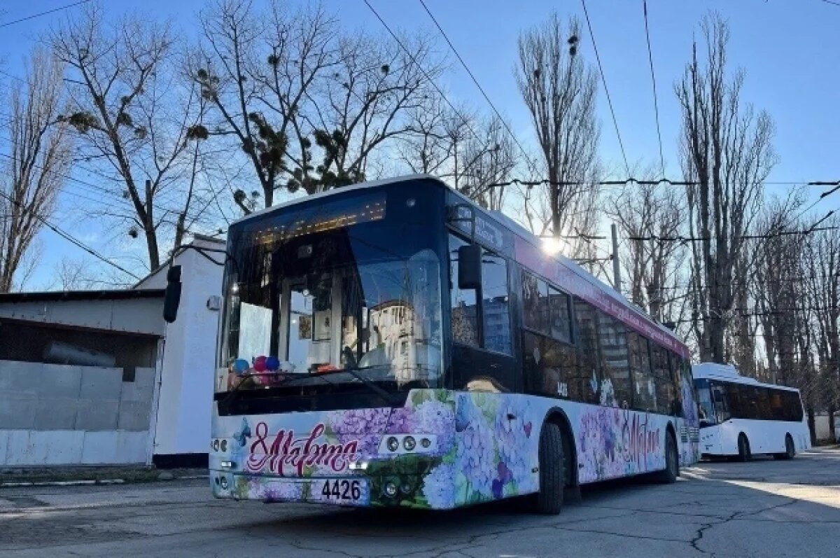    Троллейбусы, украшенные к 8 марта, вышли на маршруты в Крыму