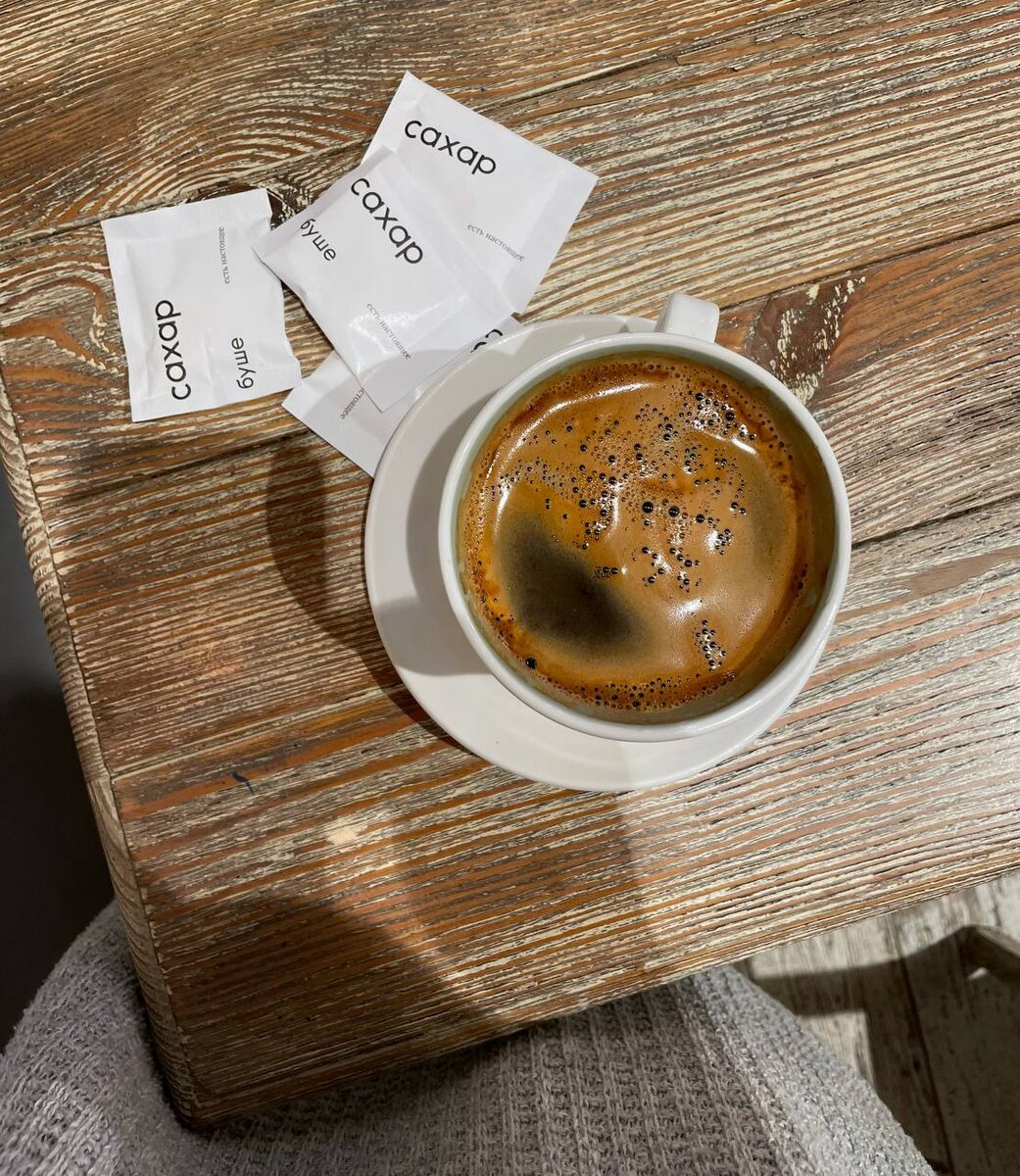 Очень красивый американо я пила в "Тёплого хлеба" на днях, и он реально помог мне перестать засыпать на ходу