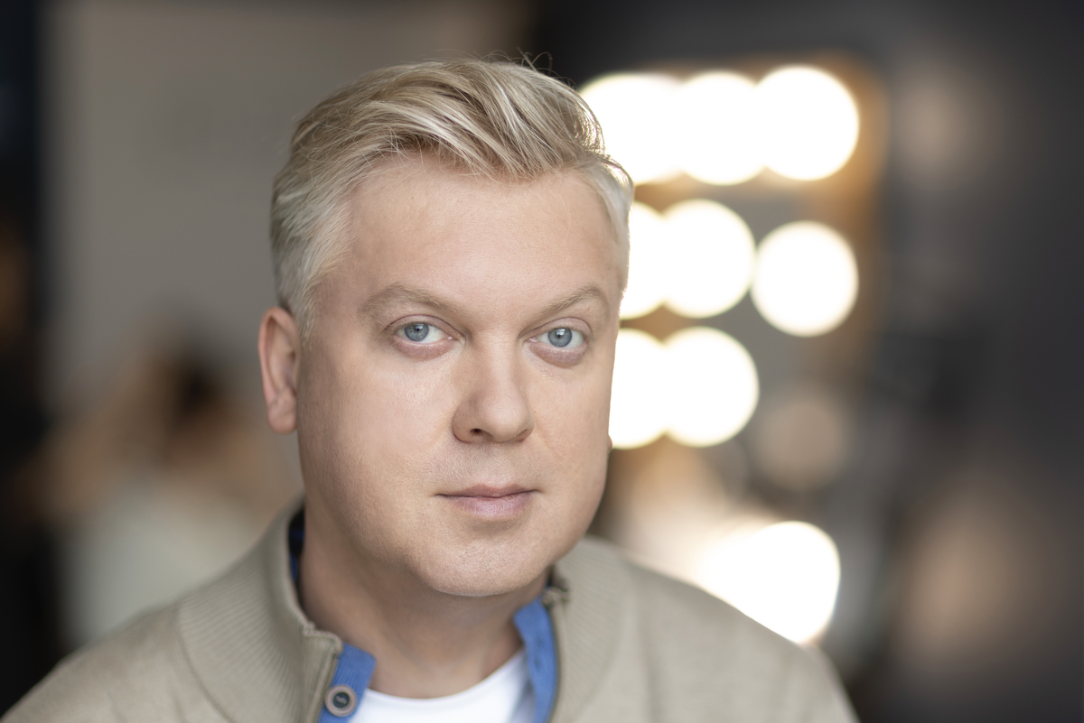     “Сегодня юмор человека не может заменить ничто”: Сергей Светлаков об ИИ, праздновании 8 марта и своих увлечениях