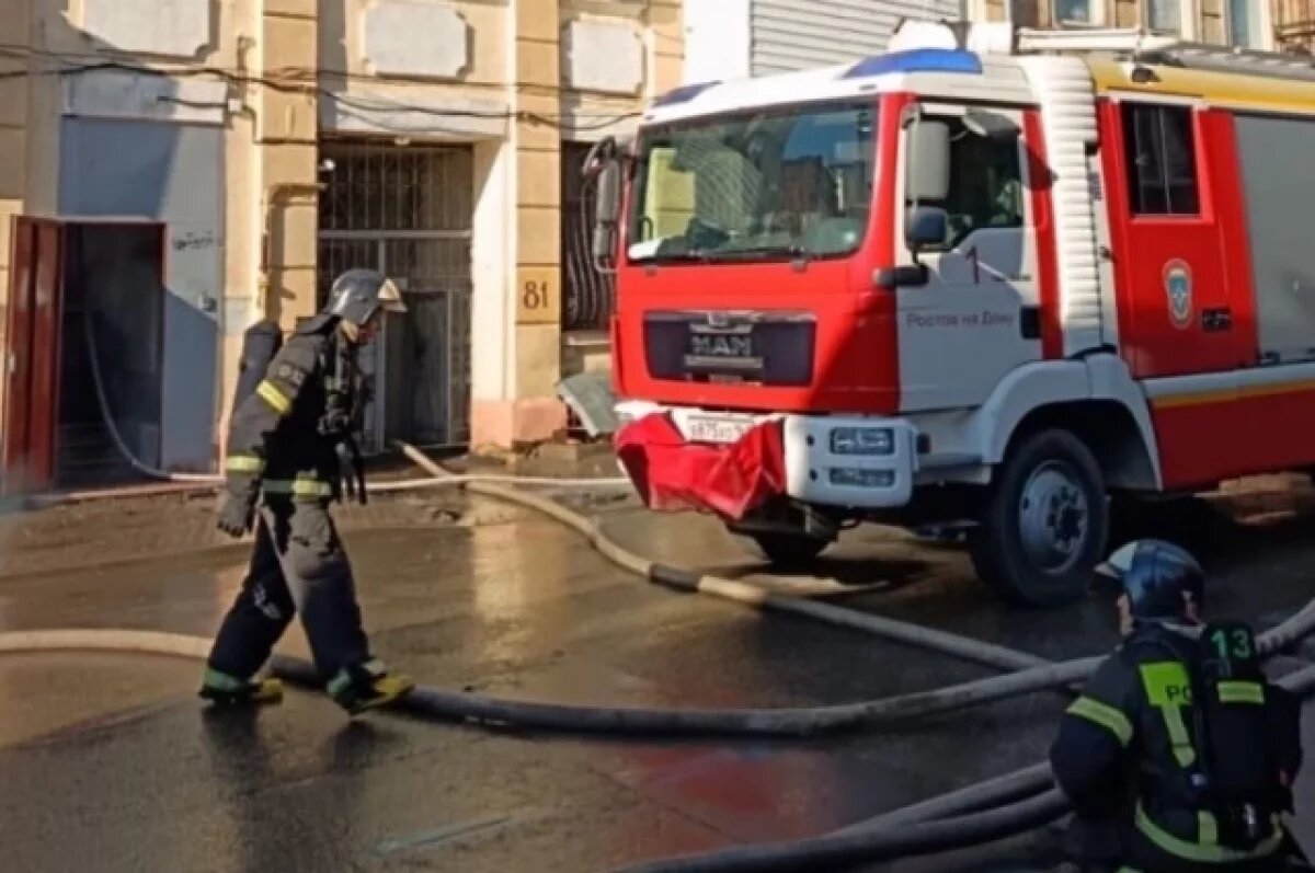    В центре Ростова из-за пожара перекрыли часть улицы Обороны