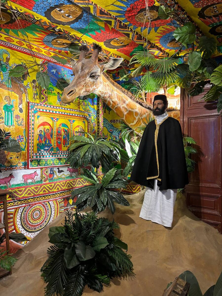 Жираф, за кадром Гумилев и Ахматова