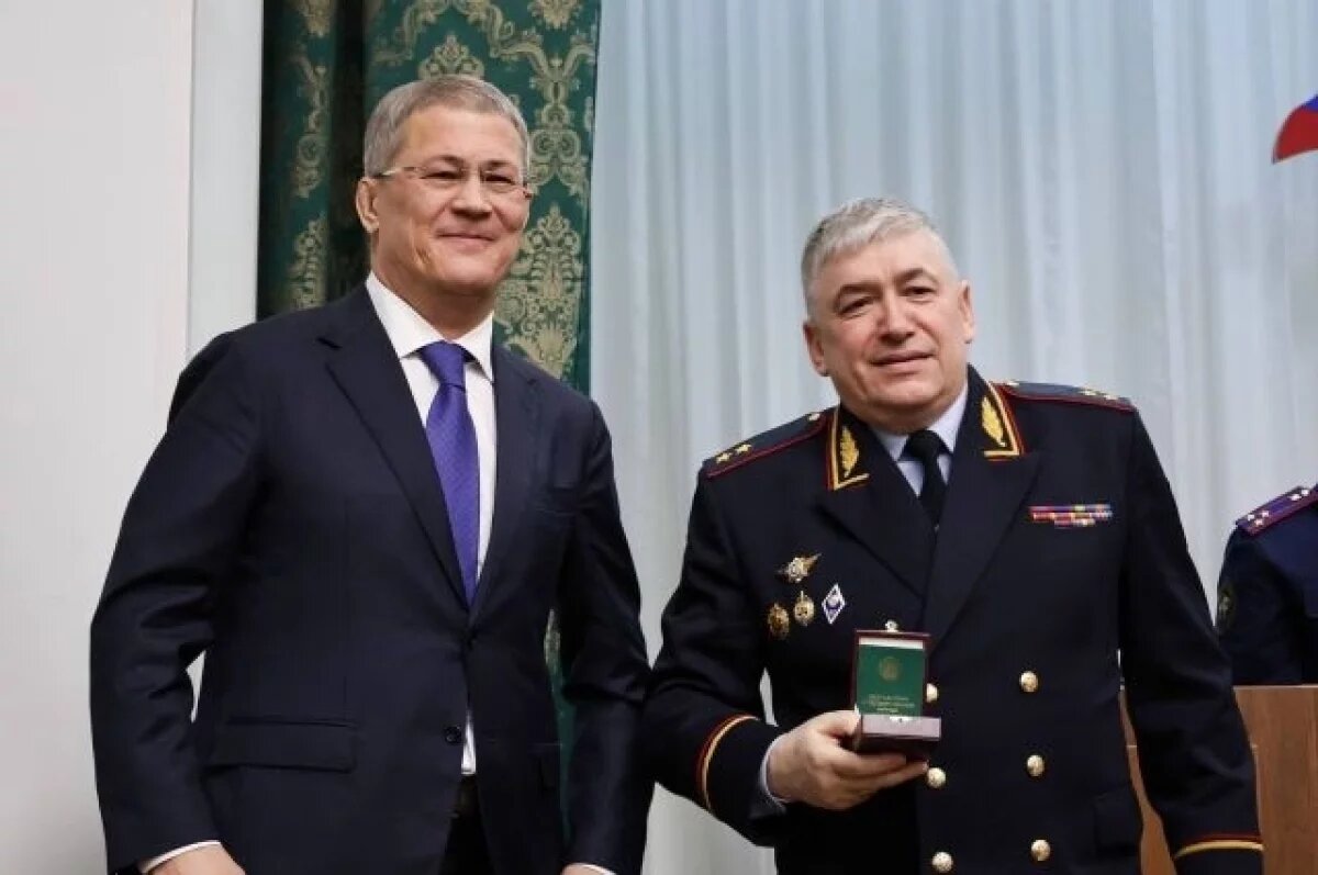    Радий Хабиров наградил Александра Прядко орденом генерала Шаймуратова