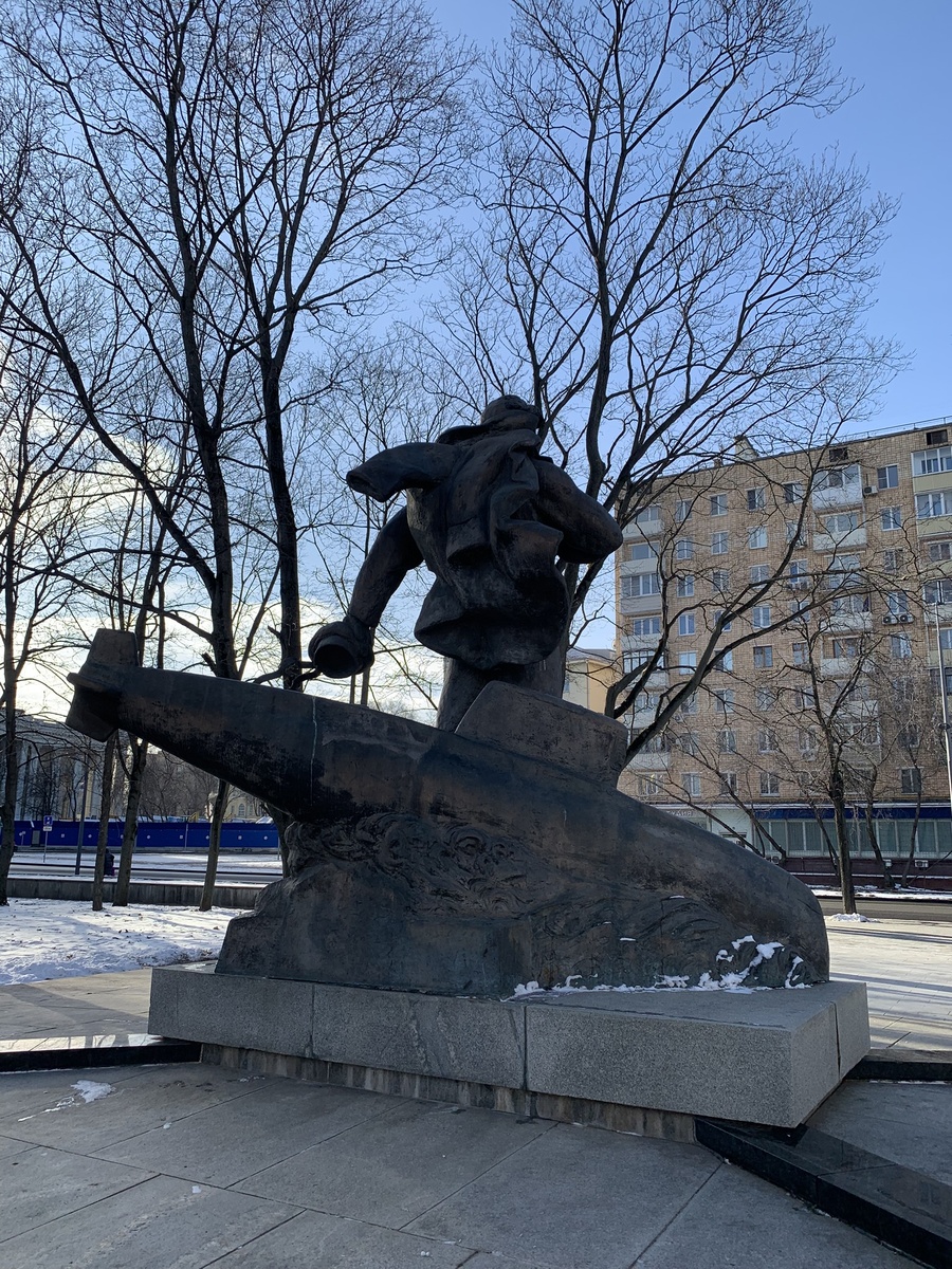 Мемориал экипажу АПЛ «Курск» в Москве
