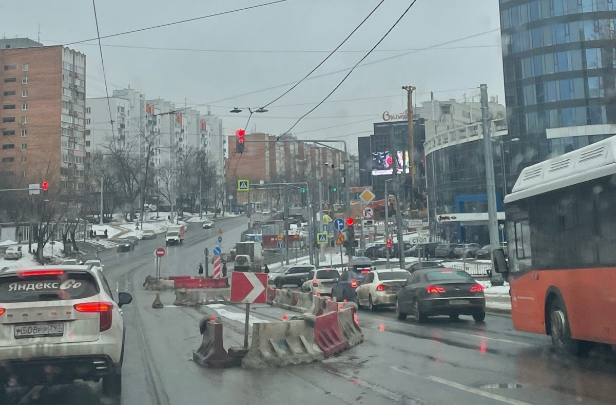    На этой неделе в районе отеля Sheraton перекрыли одну полосу в сторону улицы Ванеева