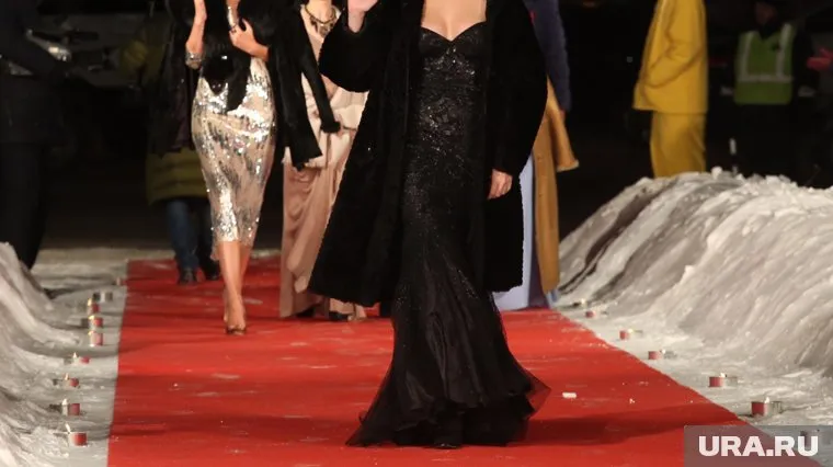 По красной дорожке в Ханты-Мансийске прошлись именитые кинозвезды
Фото: Александр Кулаковский © URA.RU