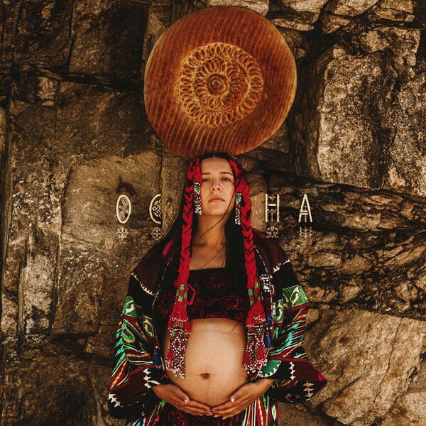     Манижа родила новый альбом