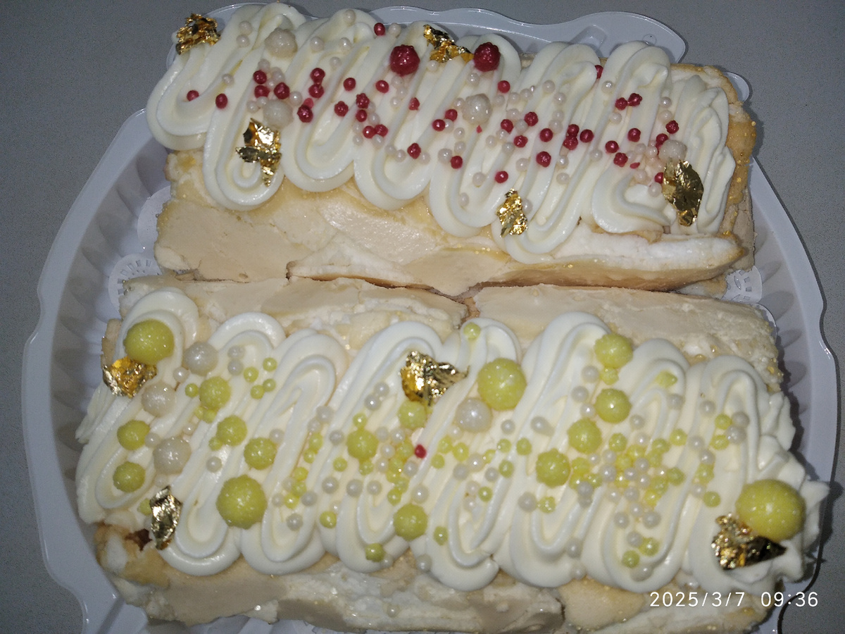 Сделан в городском кафе "Императрица" ,его филиал обслуживает наших студентов (мое фото)