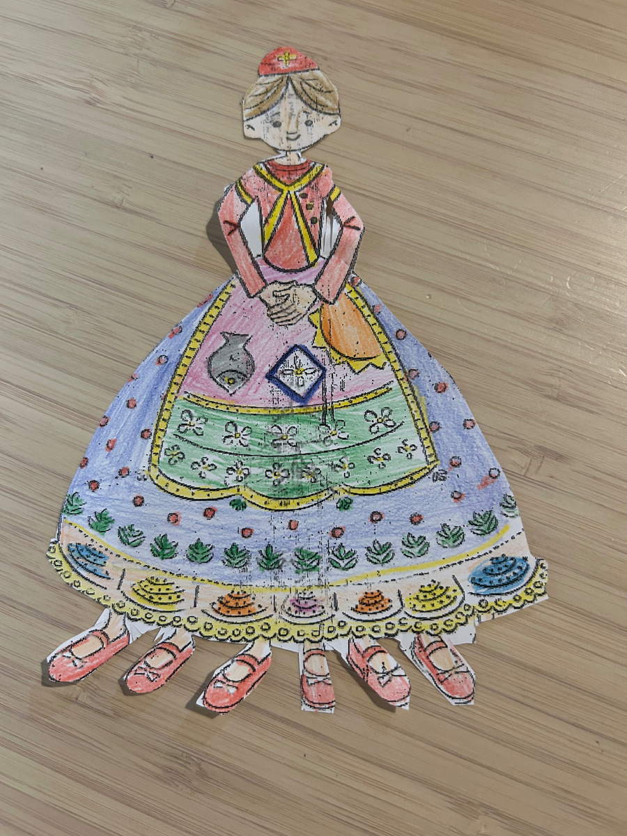 Госпожа Великий пост пришла с сыном из школы (фото автора)