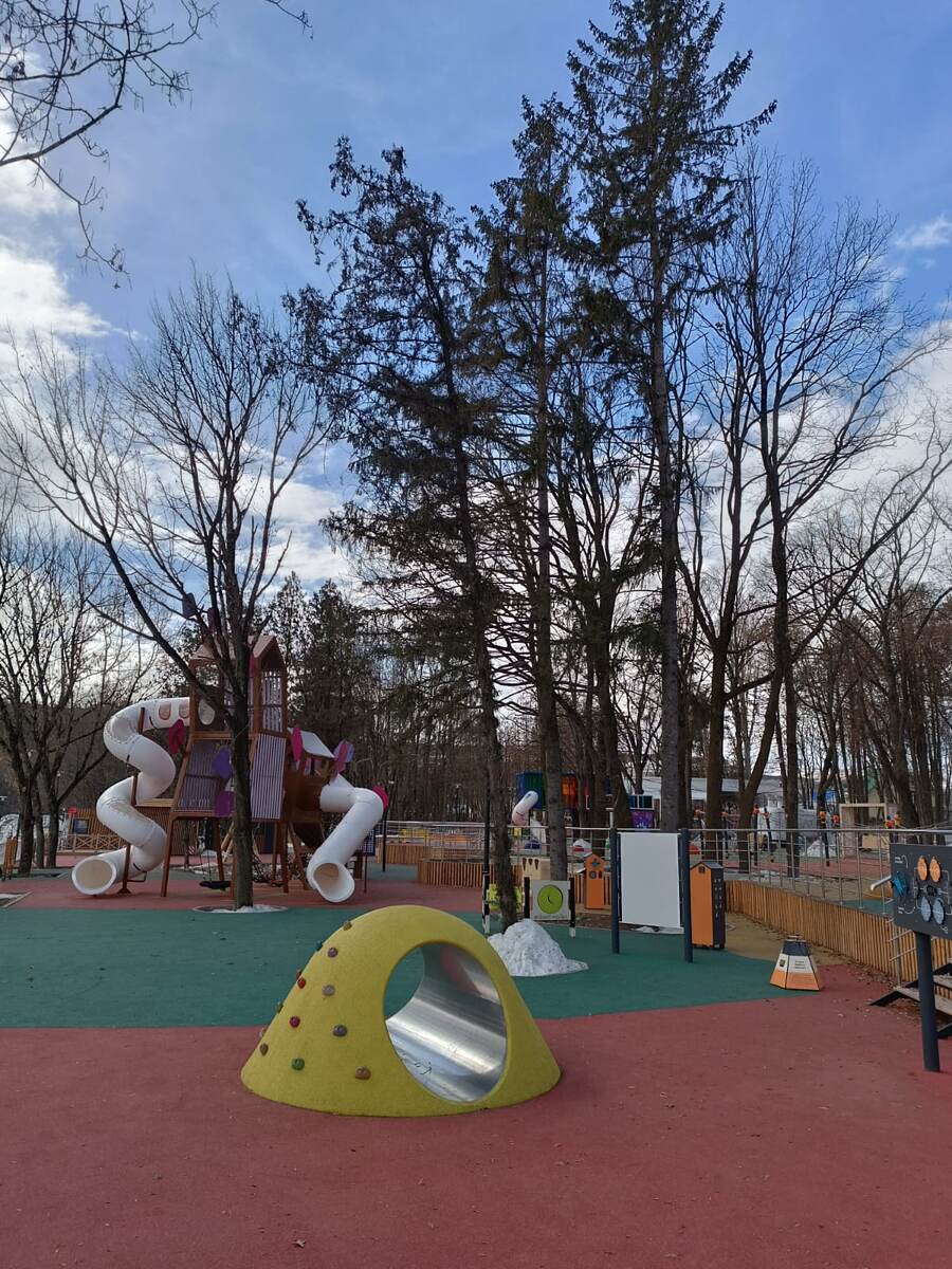 Новые, современные горки.