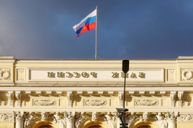    Центральный банк объявил о продлении ограничений на снятие валюты