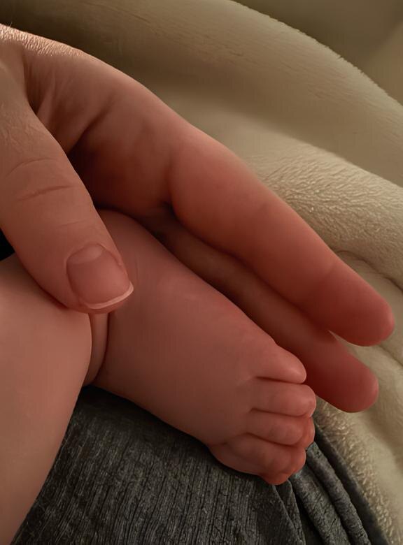 Крохотные ножки. Фото Елены Островской.