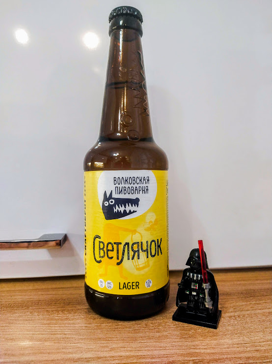 У бутылки появились глаза и зубы)))