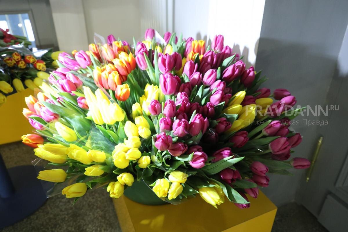    Тренировки и соревнования у спортсменок, конечно, на первом плане, но без цветов и поздравлений не обходится