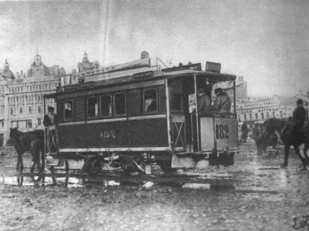 Конка в Москве на Лубянской площади. 1898 - 1904 гг. Фото: pastvu.com