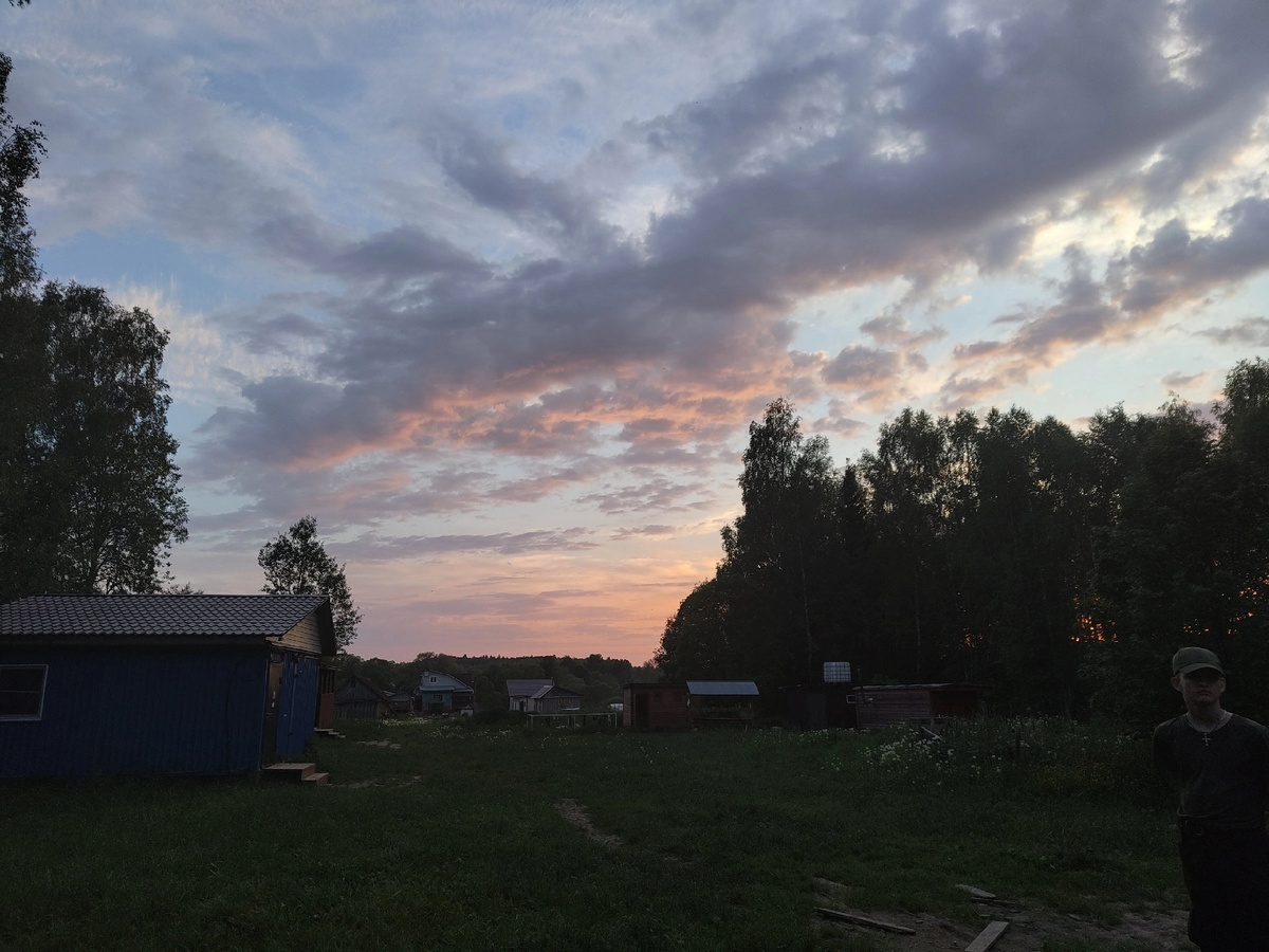 Из-за таких закатов мы прощаем нашей базе отсутствие связи))