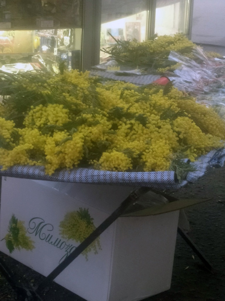 Тверские женщины могут пострадать от цветов. Советы про букеты