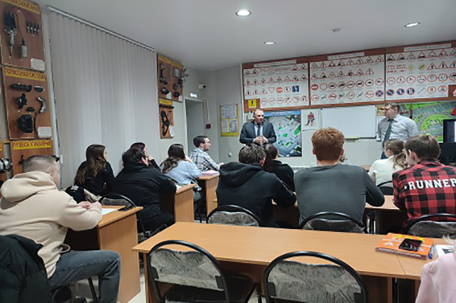 В тверских автошколах теперь учат управлять не только автомобилем