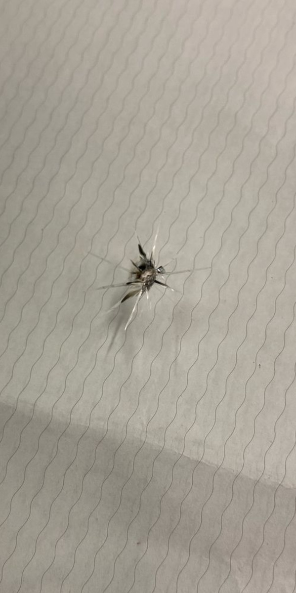 Ремонт скола на лобовом стекле Range Rover