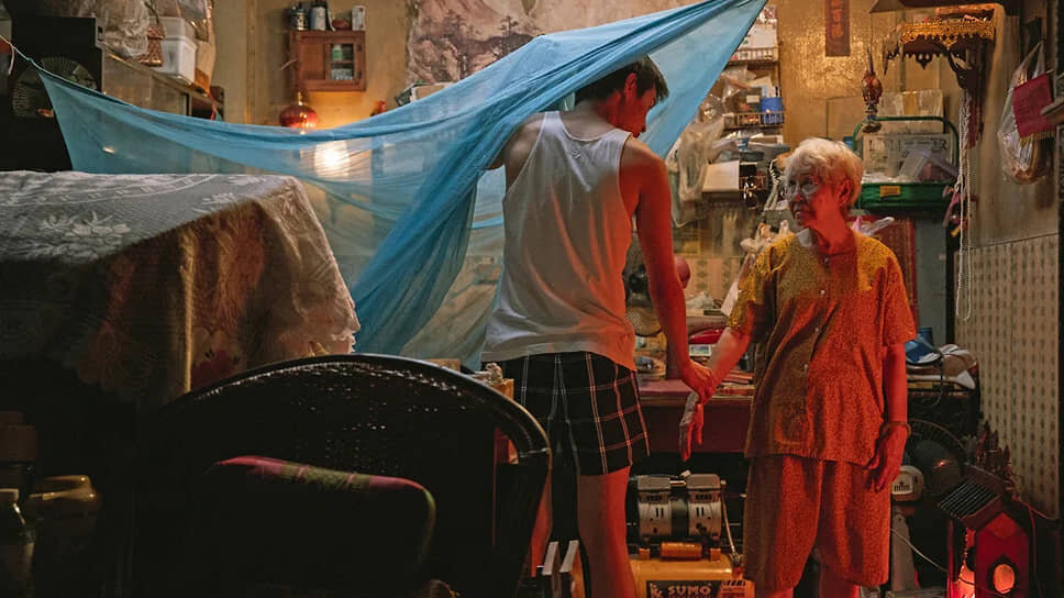 Кадр из фильма «Бабушка на миллион».📷Фото: Netflix