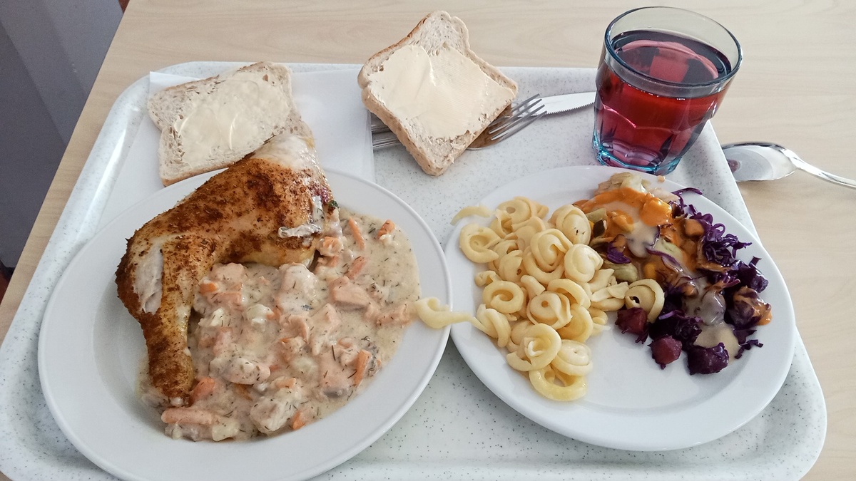 Сытный и вкусный завтрак в приёмном центре Йоутсено 