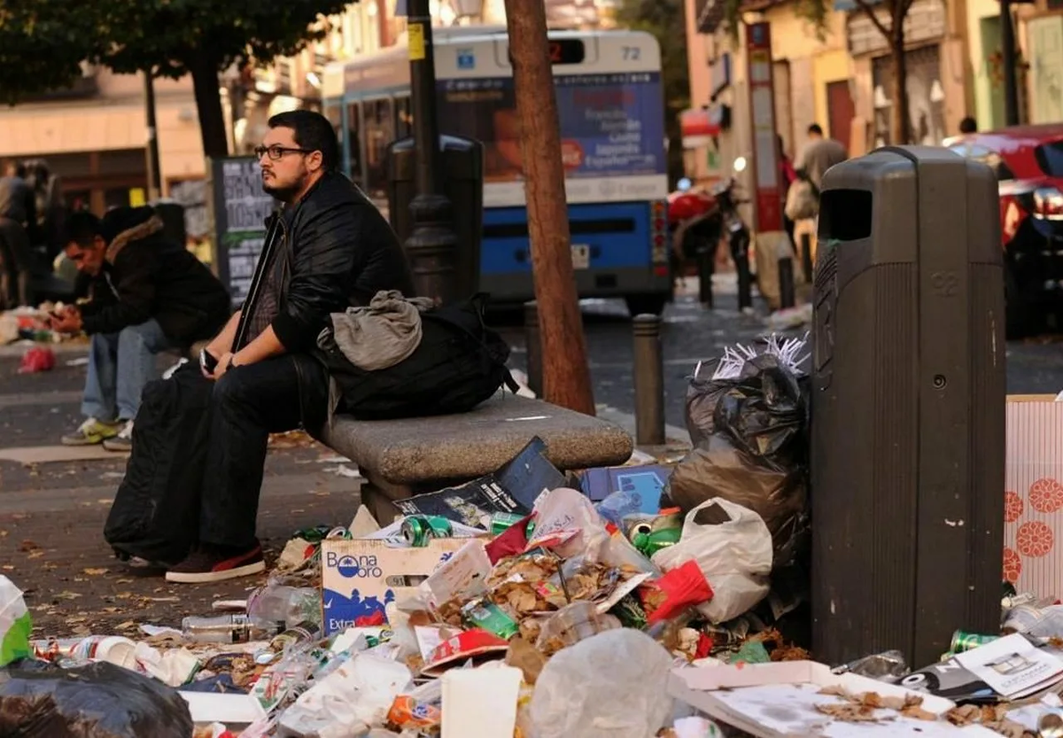 Не открыточный Париж