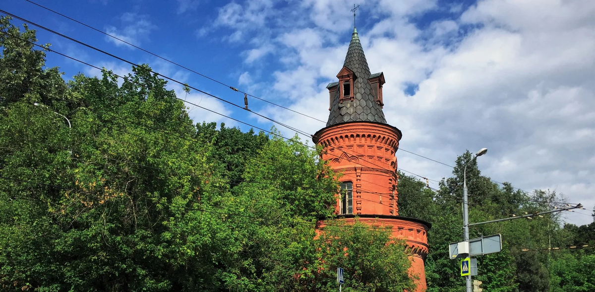 Угловая башня одноименной усадьбы. Журнал RussPass, Нина Кудякова.