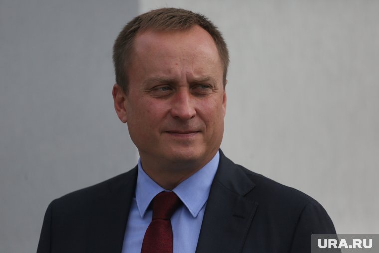 В коллекции Максим Слепова несколько фигурок и лопата
Фото: Денис Моргунов © URA.RU