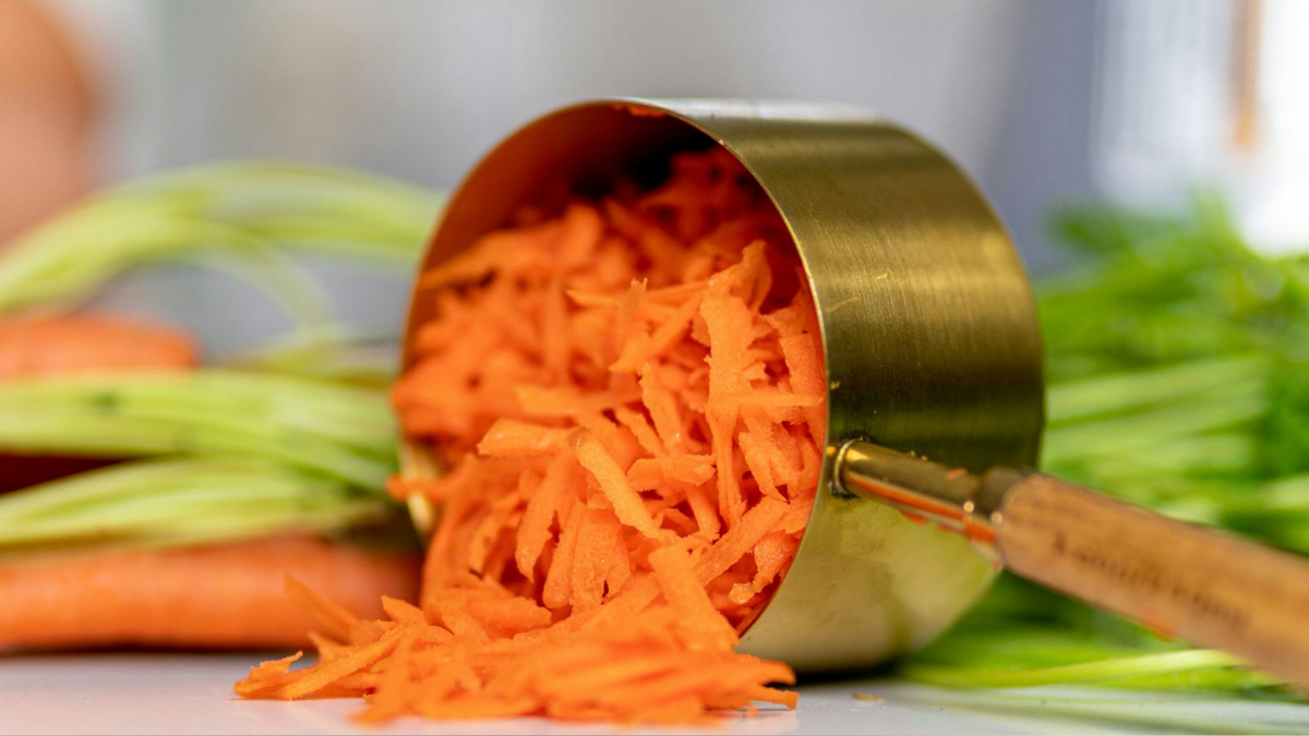 Ингредиенты салата с курицей и морковью