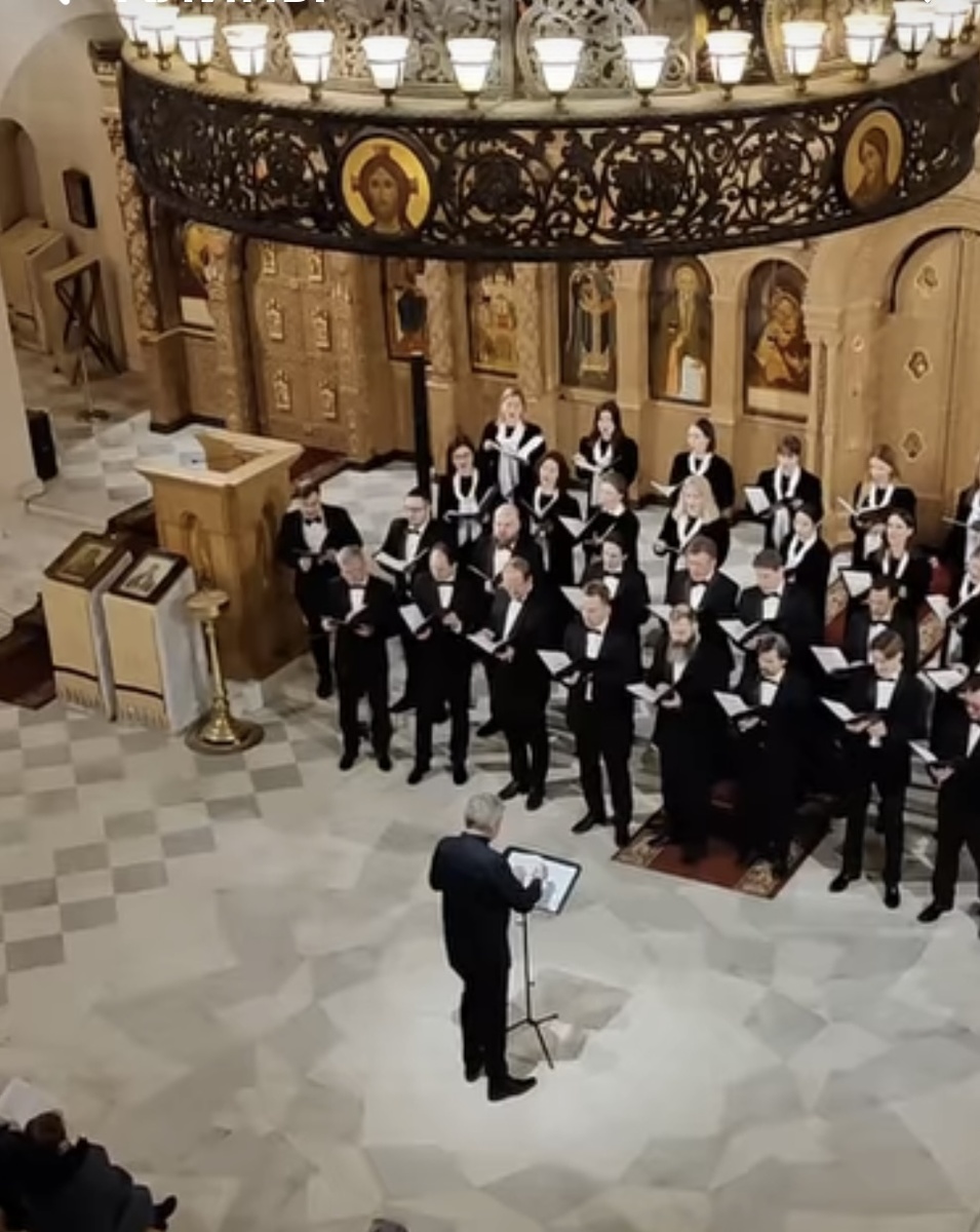 Концертный хор Санкт-Петербурга (Художественный руководитель и главный дирижер хора - з.а. России Владимир Беглецов, за пультом)