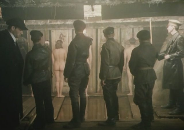Чекисты уничтожают русских людей. Кадр из кинофильма "Чекист". Вот и дятловцев они так же, только "чужими руками".