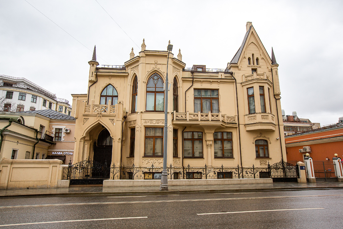 Особняк Новиковых - одна из самых таинственных и наполненных легендами усадеб Москвы. Фото автора статьи 