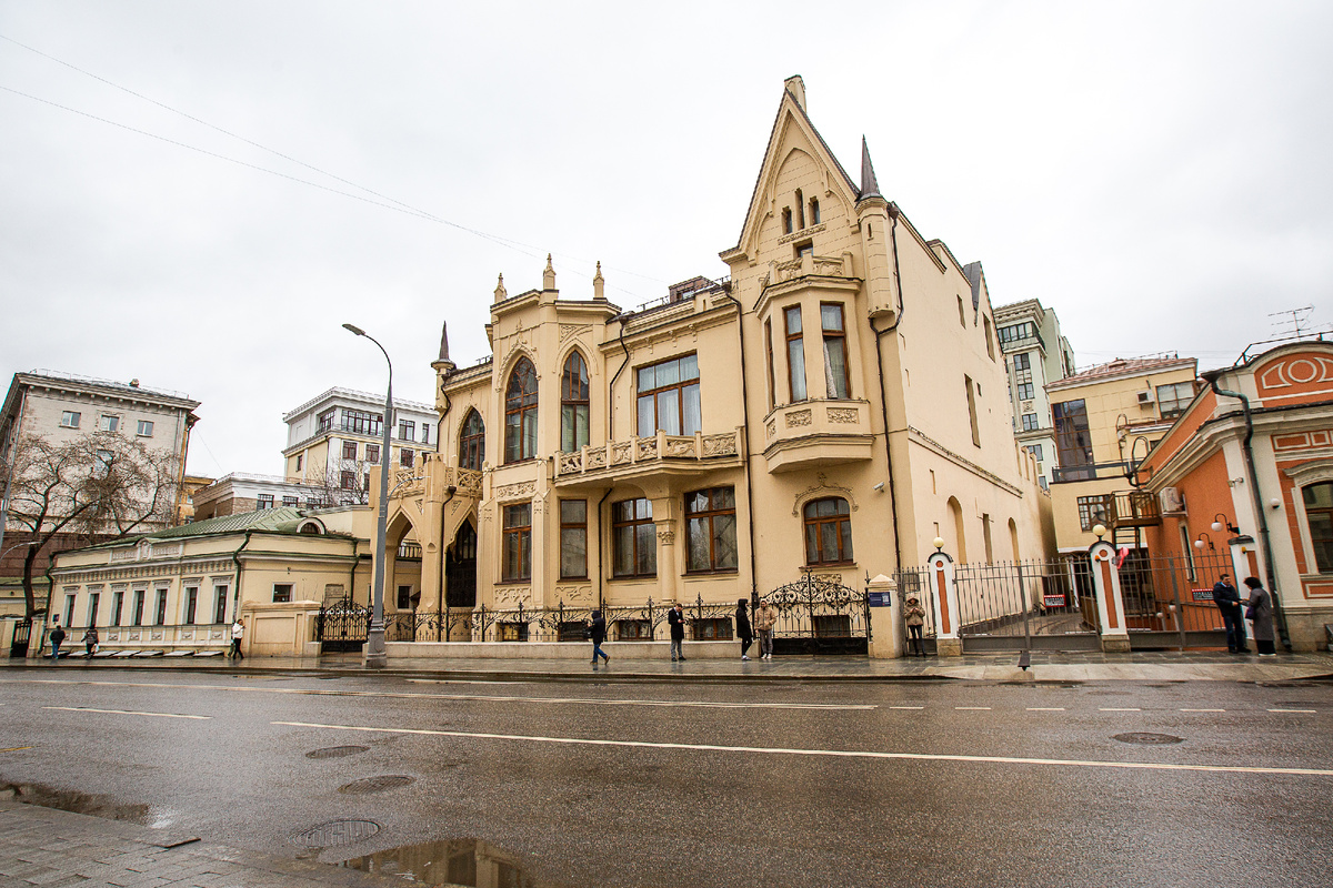 Особняк Новиковых - одна из самых таинственных и наполненных легендами усадеб Москвы. Фото автора статьи 