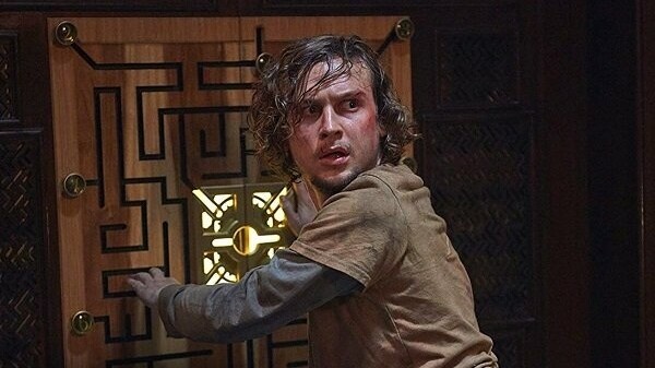 Кадр из фильма «Клаустрофобы», 2019 год, режиссер Адам Робител