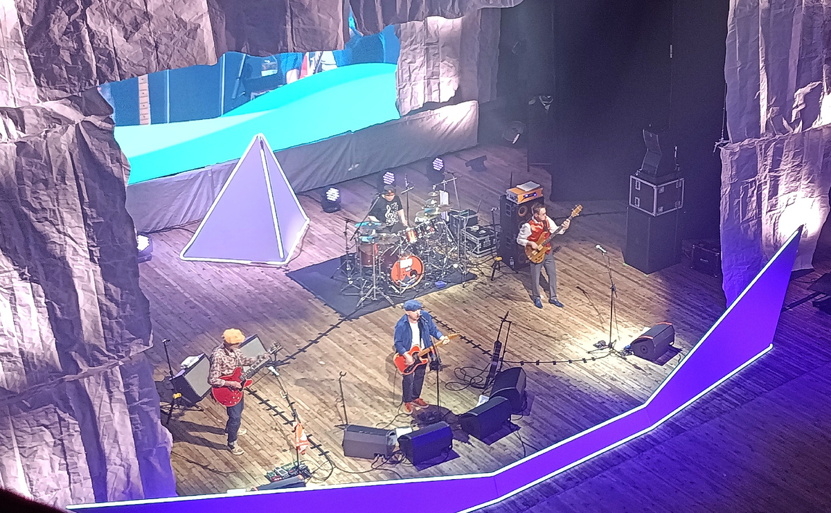 "Чайф" на бумажном кораблике прибыл в Волгоград (фото автора)