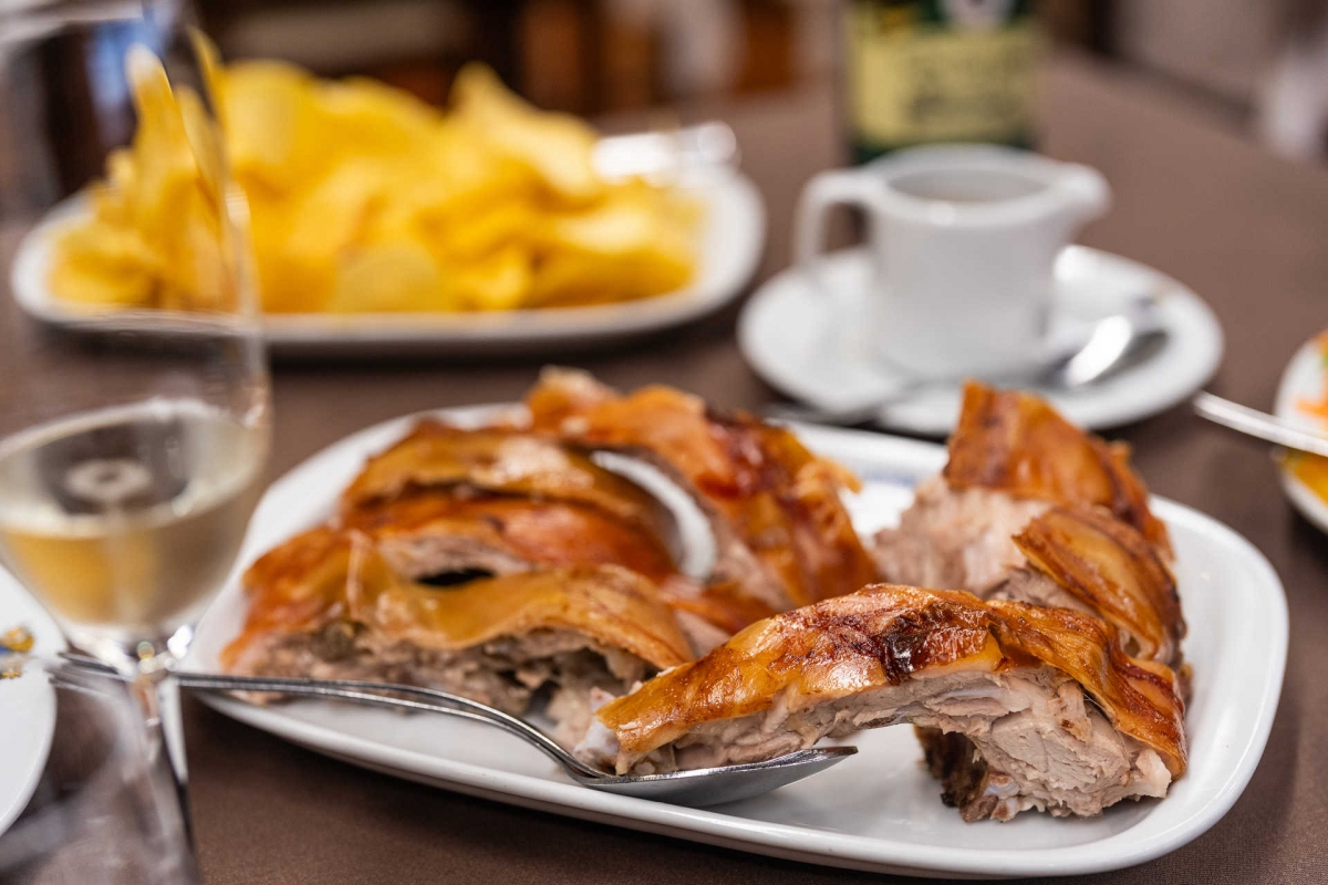 Leitão (Блюдо из молочного поросенка)