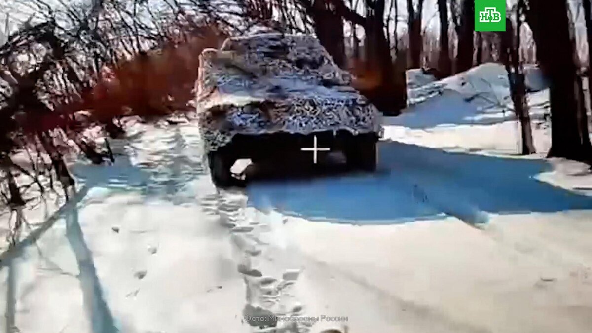    Бронированную машину ВСУ уничтожили FPV-дроном на оптоволокне