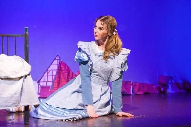    Екатерина Романив в роли Сары Кру. Фото: Театр «Студия Любови Ермолаевой»